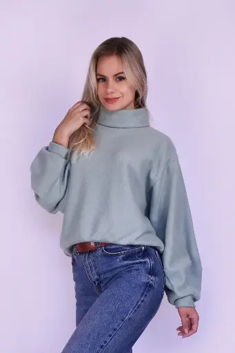 Oliwkowy damski sweter oversize z prążkowanej angory, krótki fason, nr 503 